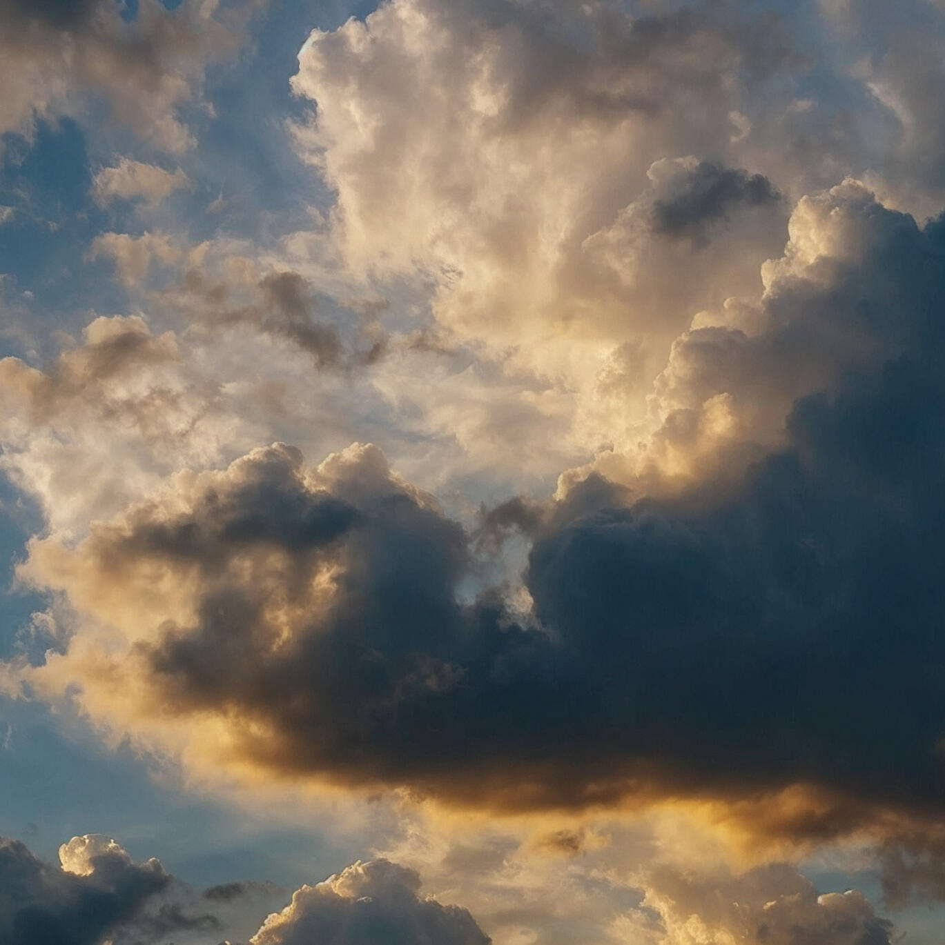 Get 33 EPIC CLOUDY &amp; ATMOSPHERIC SKIES